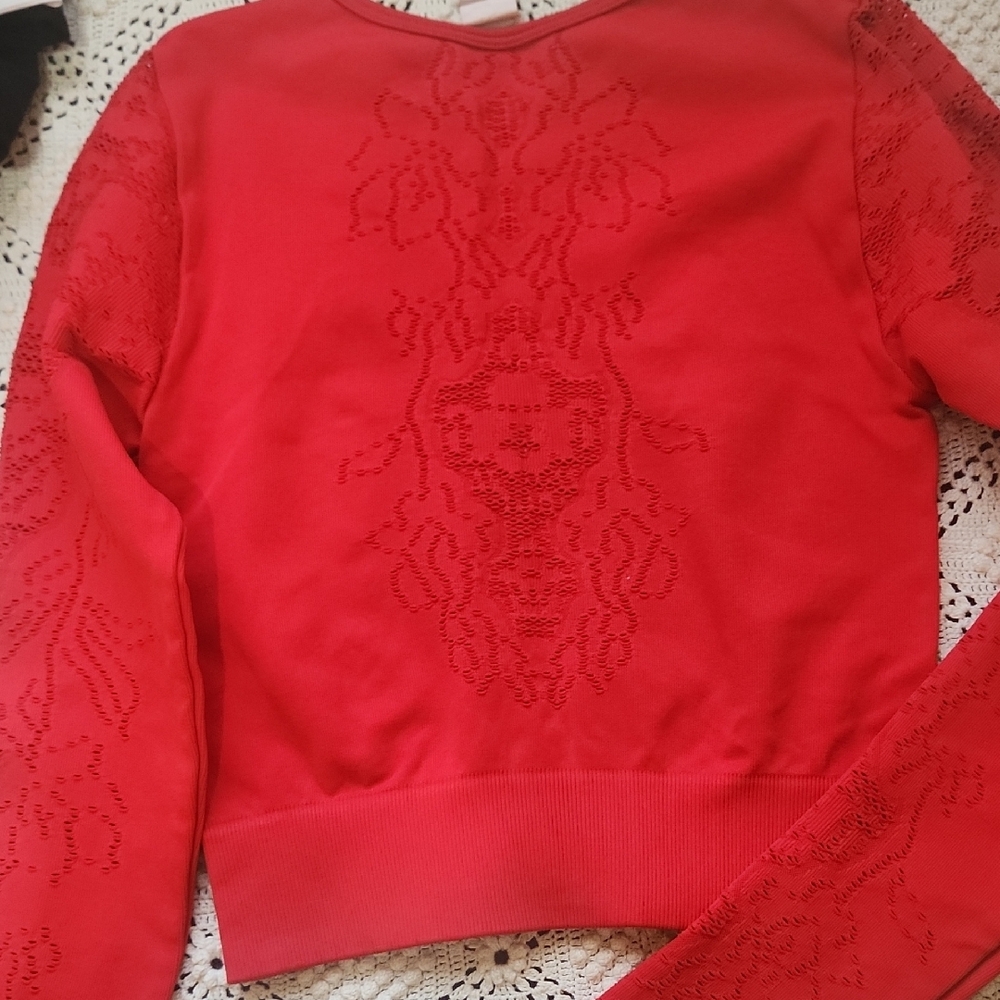 Fabletics Red Crop Top With Pretty Embossed Pattern - Picture 5 of 6